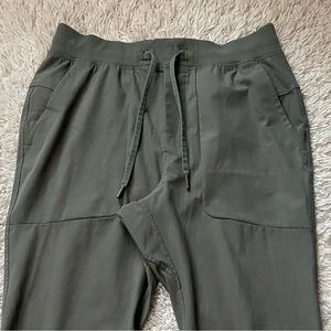 Lululemon jogger pants size medium green